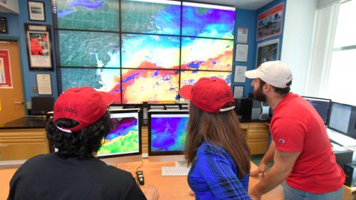 Students monitoring the screen at the Cool Room (Coastal Ocean Observing Leadership)