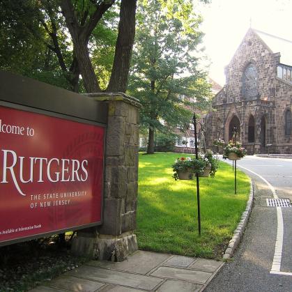 Welcome to Rutgers sign near Winants Hall