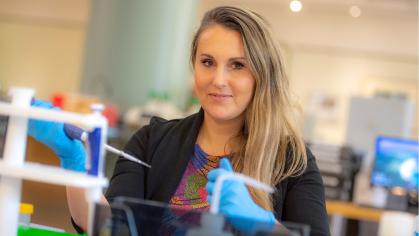 Victoria Abraira standing in a lab