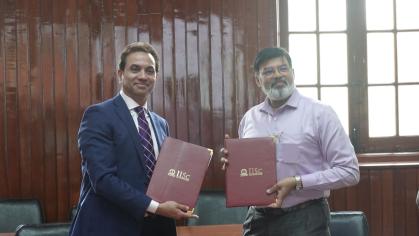 Prabhas V. Moghe with Captain Sridhar Warrier, holding red IISc binders